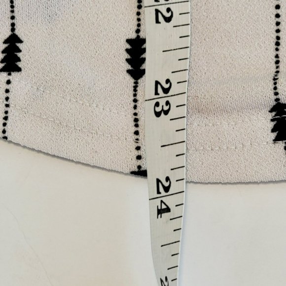 50th Street Petite Women's MP White and Black Blouse w/Gold Zipper Pockets EUC - Picture 12 of 12